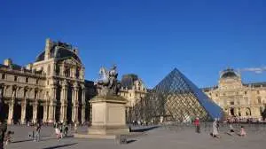 Французский телеканал TF1 опубликовал кадры ограбления Лувра