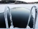 Каждый пятый россиянин намерен искупаться в проруби на Крещение