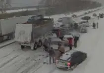 На трассе между Челябинском и Екатеринбургом произошло массовое ДТП, в котором столкнулись 13 машин