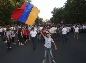 протестующие в ереване раскололись на “подчинившихся” и провокаторов - Сайт Газеты «Совершенно Секретно»