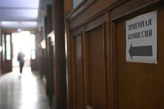 В РФ хотят сократить платные места в колледжах