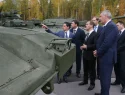Медведев побывал в кабине «Торнадо» на выставке вооружений и боеприпасов