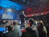 В Питере возбудили дело на фанатку группы Zero People, которая подралась с омоновцем (ВИДЕО)