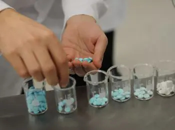 медведев обновил список жизненно важных лекарств для россиян - Сайт Газеты «Совершенно Секретно»