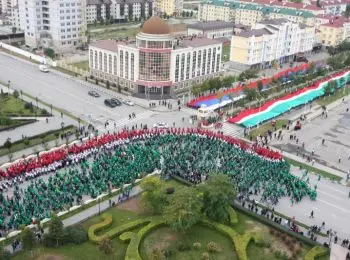 жители грозного жалуются, что их принуждали участвовать в шествии ко дню рождения путина - Сайт Газеты «Совершенно Секретно»