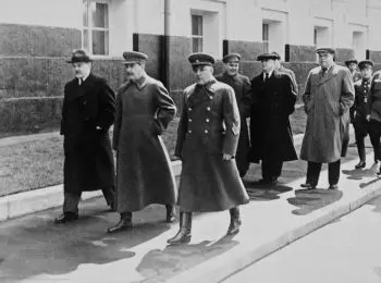 В СЛУЧАЕ ПОЯВЛЕНИЯ ВОЙСК ПРОТИВНИКА… - Совершенно Секретно