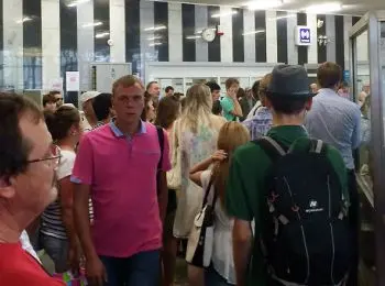 около 50 человек пострадали в результате схода с рельсов трех вагонов в московской подземке - Сайт Газеты «Совершенно Секретно»