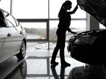 российские автосалоны замораживают продажу иномарок из-за падения рубля - Сайт Газеты «Совершенно Секретно»