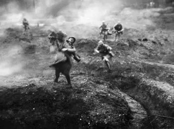 САМОЛЕТ ПРОТИВНИКА ВЫПУСТИЛ ГАЗ ЖЕЛТО-ГОЛУБОГО ЦВЕТА - Совершенно Секретно