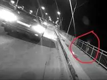 Патруль ДПС спас девушку, которая хотела покончить с собой из-за ссоры с парнем (ВИДЕО)