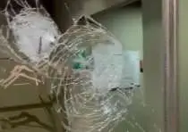 В Москве 25 мигрантов разгромили кафе и нанесли ножевые ранения сотрудникам заведения (ВИДЕО)