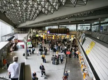 в немецком аэропорту 100% вероятность получения респираторного заболевания - Сайт Газеты «Совершенно Секретно»