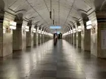 ВИДЕО: в московском метро произошло задымление, люди эвакуируются самостоятельно 