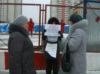 жители новокосино вышли с одиночными пикетами против стройки гостиницы - Сайт Газеты «Совершенно Секретно»