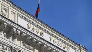 ЦБ РФ с 8 декабря снимет для россиян ограничения на перевод денег за границу. Ждать ли бегства капитала?