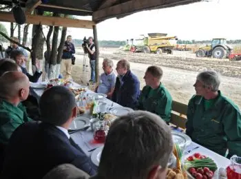 владимир путин поел борща за одним столом с комбайнёрами - Сайт Газеты «Совершенно Секретно»