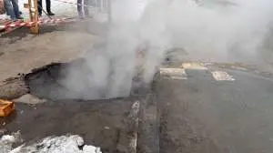 В Оренбурге два человека упали в яму с кипятком из-за обвала грунта