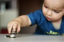 В России с 2020 года увеличат размер детских пособий