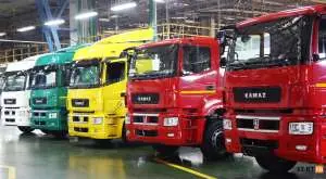 «Автостат»: производство грузовиков в РФ упало почти вдвое 