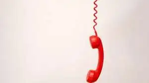 Пожилым россиянам хотят отключить международные звонки на стационарные телефоны