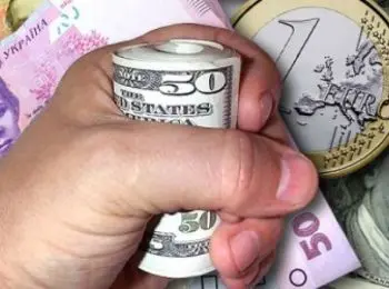 РОССИЯНЕ ПЕРЕКЛАДЫВАЮТ ДЕПОЗИТЫ В ВАЛЮТУ - Совершенно Секретно