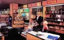 Назад в СССР: в Москве и Петербурге откроют аналоги советских магазинов «Березка» 