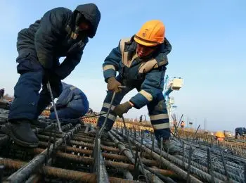 рогозин уговорил бастующих строителей “восточного” не бросать работу - Сайт Газеты «Совершенно Секретно»