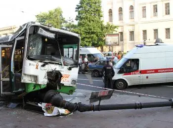 в больницах санкт-петербурга остаются 10 пострадавших в аварии на невском - Сайт Газеты «Совершенно Секретно»