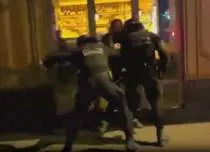 Жители Франции выступили против пенсионной реформы, которую одобрил президент Макрон (ВИДЕО)