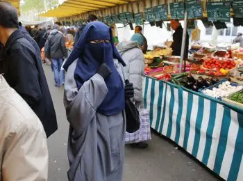 В ОЖИДАНИИ ПОГЛОЩЕНИЯ - Совершенно Секретно