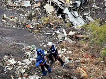 командир разбившегося a320 пытался выломать топором запертую дверь кабины пилотов - Сайт Газеты «Совершенно Секретно»