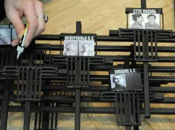 медведев утвердил план по увековечению жертв памяти политрепрессий - Сайт Газеты «Совершенно Секретно»