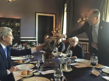 лавров приехал на переговоры с керри на победе и подарил символ победы и картошку - Сайт Газеты «Совершенно Секретно»