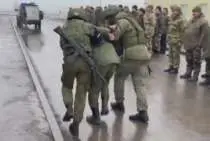 В России за неисполнение приказа демонстративно арестовали двух мобилизованных (ВИДЕО)