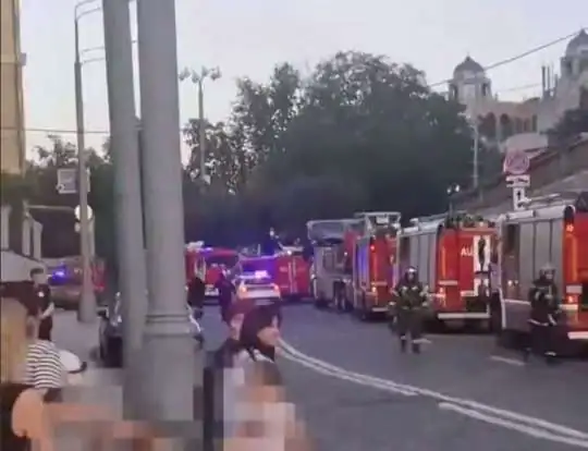 Три человека погибли в результате взрыва на Кудринской площади в Москве