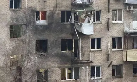 Масштабная атака БПЛА: прилет в жилые районы Таганрога и Волгограда, пожар на Афипском НПЗ