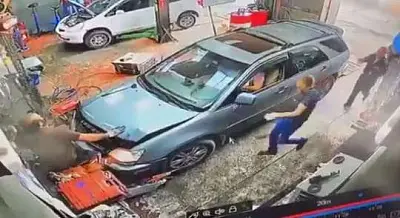 механику ампутировали обе ноги после того, как в сто в него врезалась клиентка (видео) - Сайт Газеты «Совершенно Секретно»