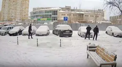 в тюмени камеры наблюдения запечатлели потасовку с ножами и пистолетами (видео) - Сайт Газеты «Совершенно Секретно»