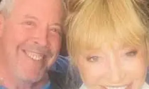 Пугачёву, Макаревича и других артистов, уехавших после 24 февраля, хотят лишить званий