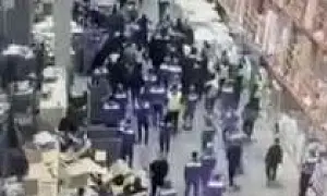 Появилось видео ночной драки на московском складе Wildberries