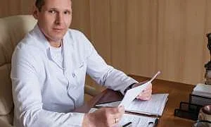 Директор центра лечения алкоголизма в состоянии сильного опьянения жестоко избил мать-пенсионерку