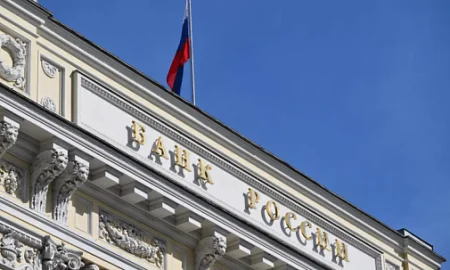 ЦБ РФ с 8 декабря снимет для россиян ограничения на перевод денег за границу. Ждать ли бегства капитала?