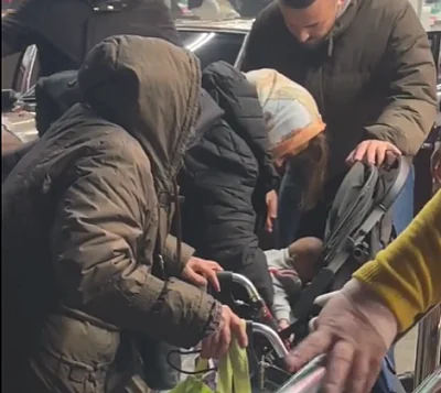 в москве женщина пыталась задушить собственных детей на улице в коляске - Сайт Газеты «Совершенно Секретно»