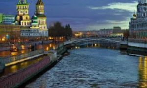 В Москве-реке пытались выловить электросамокаты, а в итоге достали два автомата и рожки