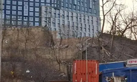 Азербайджан вызвал посла РФ из-за падения ракеты на территорию посольства