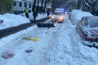 в москве водитель насмерть задавил пенсионерку, когда сдавал назад во дворе дома (видео) - Сайт Газеты «Совершенно Секретно»