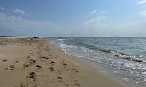 19 военных из Казахстана унесло волной во время учений в Каспийском море