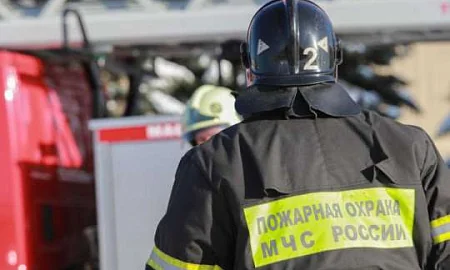 Мощный пожар вспыхнул в промзоне Липецка, во Владимире БПЛА ударил по многоквартирному дому