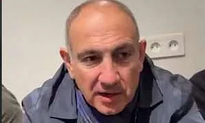 Пашинян в метро накричал на переселенку из Карабаха, но потом извинился