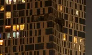 Беспилотник атаковал многоэтажку на Мосфильмовской улице в Москве